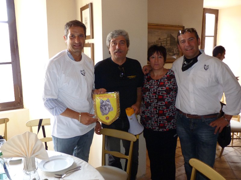 Consegna del gagliardetto.JPG